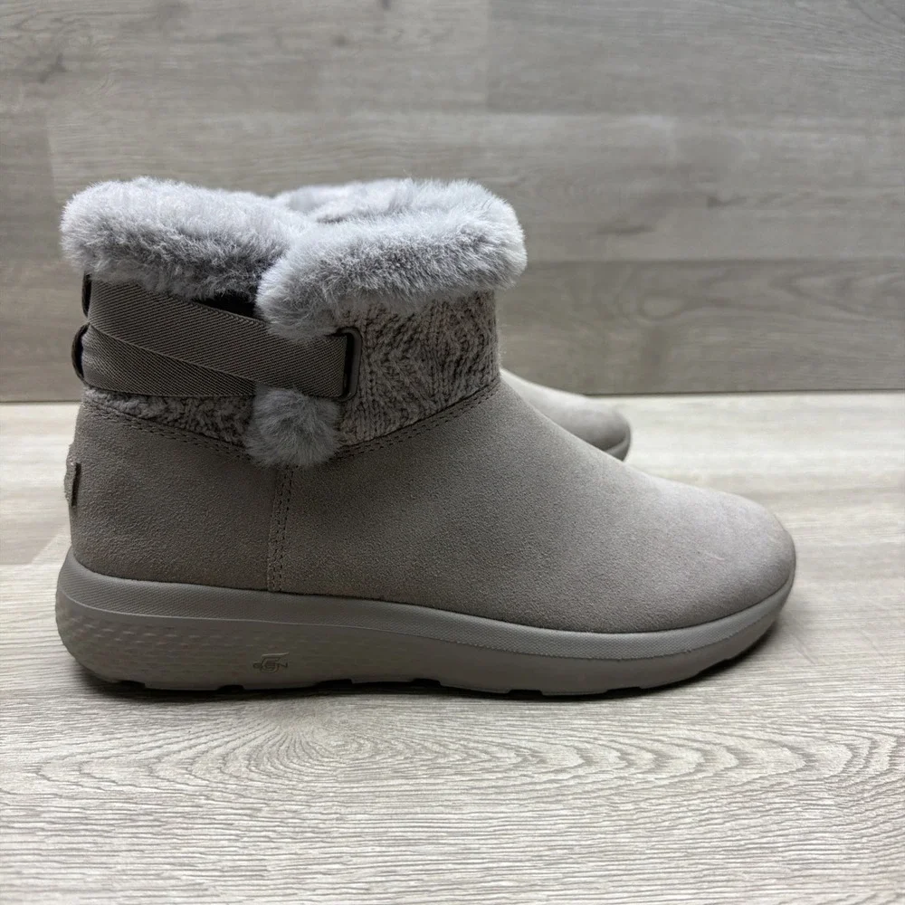 Skechers On-the-GO City Winter Gleam boots Taupe Suede Woman's Size 9 Excellent